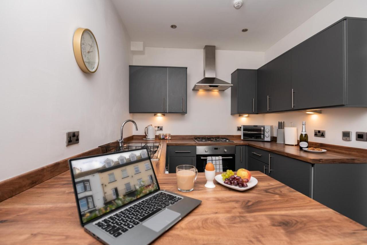 The Croston Balcony Apartment- Morecambe Central Promenade, Beach Front And Sea Views Екстериор снимка