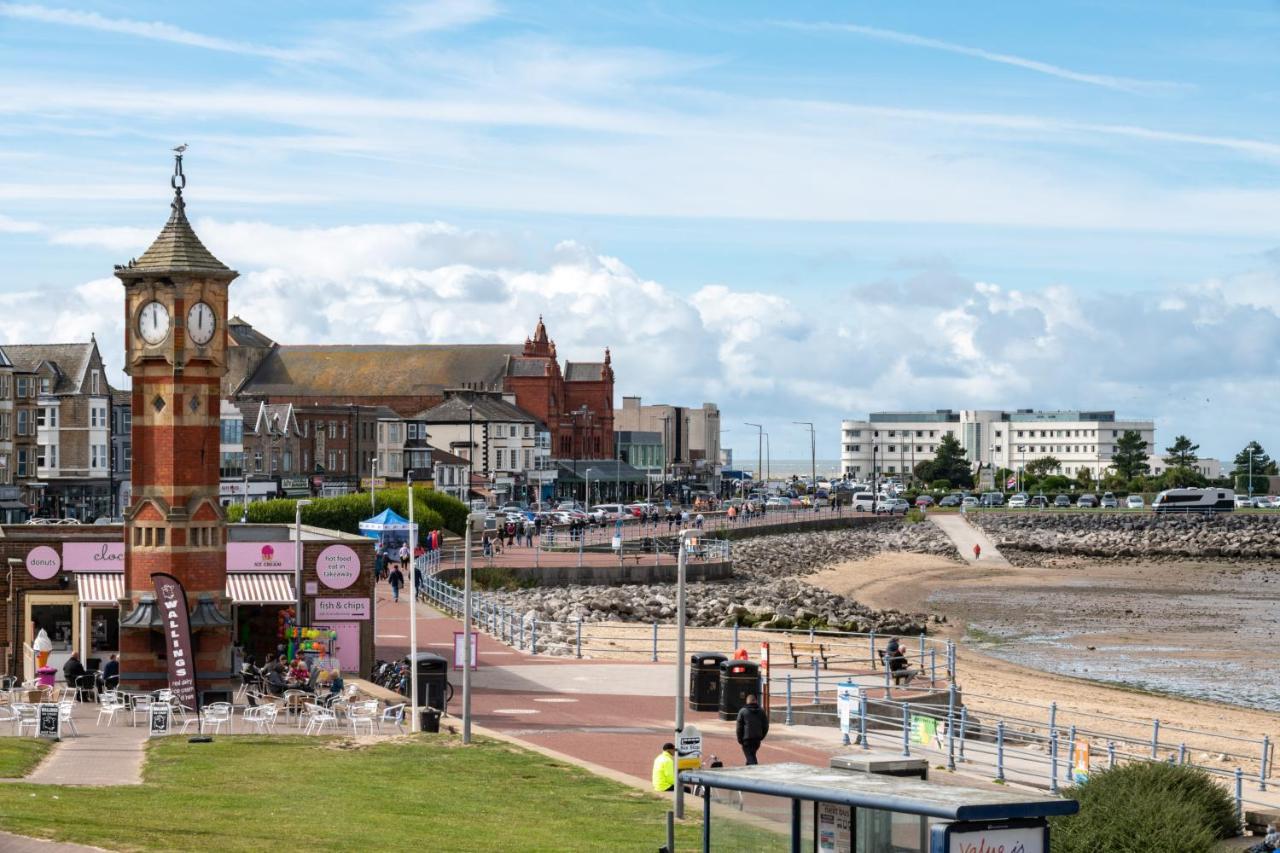 The Croston Balcony Apartment- Morecambe Central Promenade, Beach Front And Sea Views Екстериор снимка