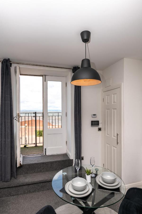 The Croston Balcony Apartment- Morecambe Central Promenade, Beach Front And Sea Views Екстериор снимка